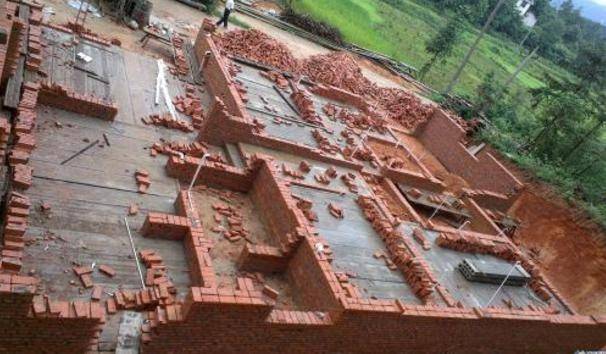 带着孩子回婆家过年,做饭时听到婆婆和嫂子的话,我当场提出离婚