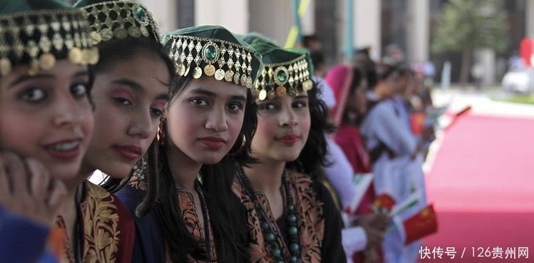 中国游客去巴基斯坦受特殊待遇，安检时的韩国朋友很羡慕