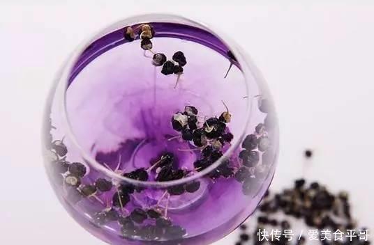黑枸杞泡水,出的那颜色到底是什么物质?对我们