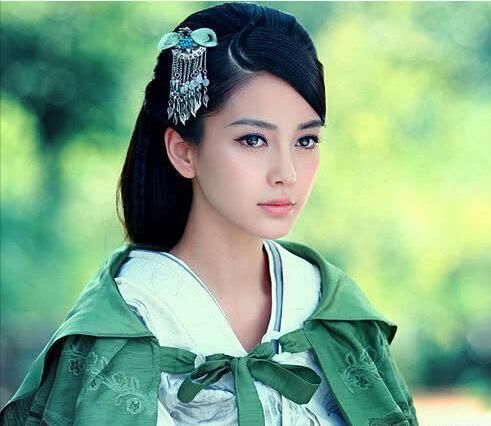 古装女主必备披风:赵丽颖可爱,杨幂惊艳,热巴凄