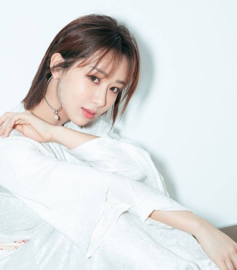 湖南卫视《五四青年晚会》谁更惊艳?杨紫甜美