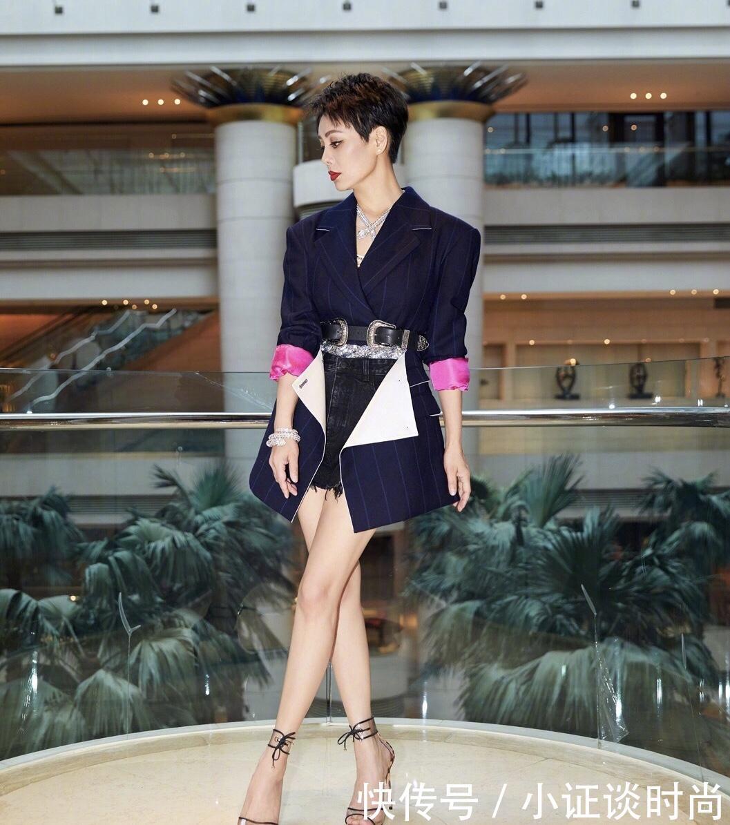 45岁宁静真敢穿,大露丰腴上围,网友:刘嘉玲都没