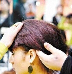 我是长发,头发稍稍有点厚,怎么戴假发套?_360