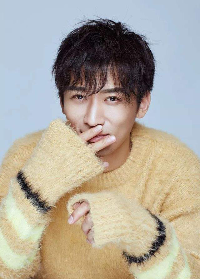 郑奇抛开李小冉 应征入伍恋上宋轶