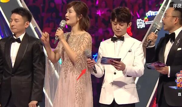 湖南跨年晚会:汪涵讲话时谢娜抢话太明显,何炅