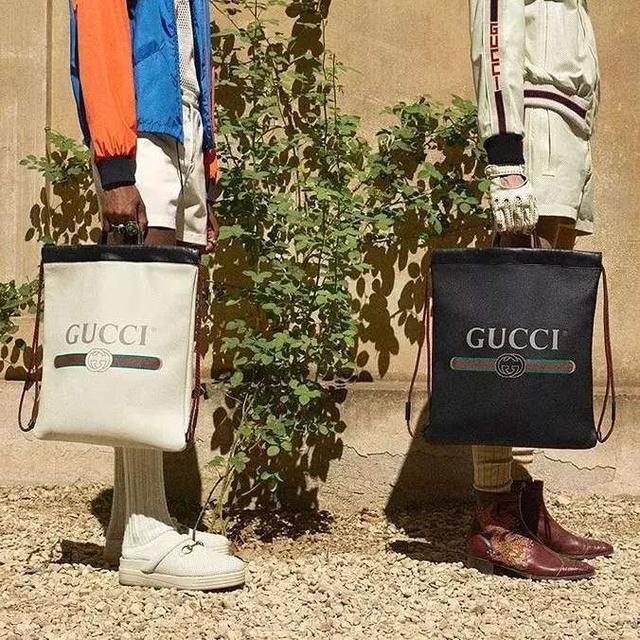 2018最火包型!我想背着购物袋四处流浪.