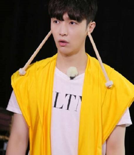 谁说夏天不能穿秋裤?张艺兴薛之谦和秋裤的不