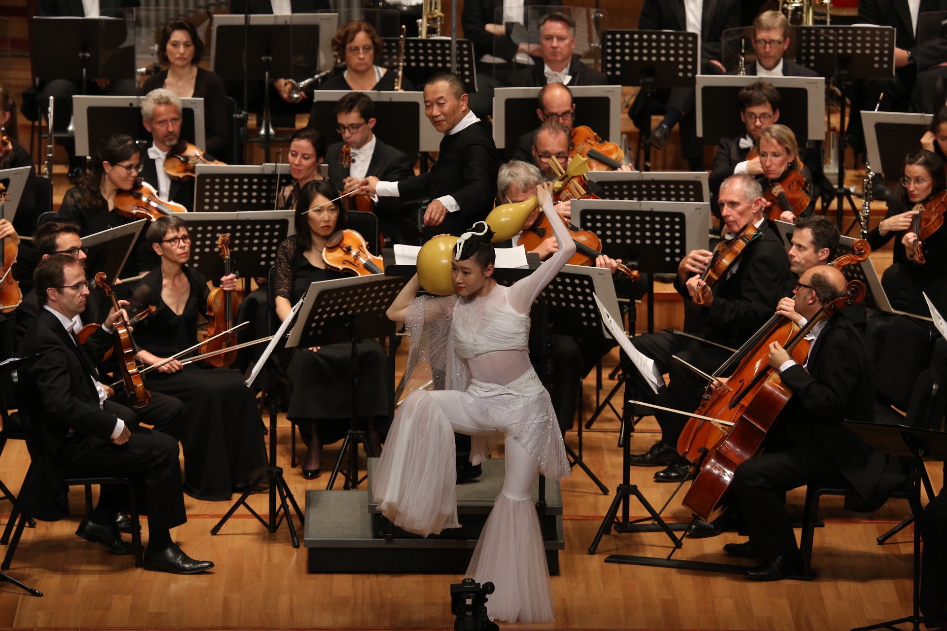 《敦煌·慈悲颂》2019 巡演抵沪 谭盾被授法兰西骑士勋章