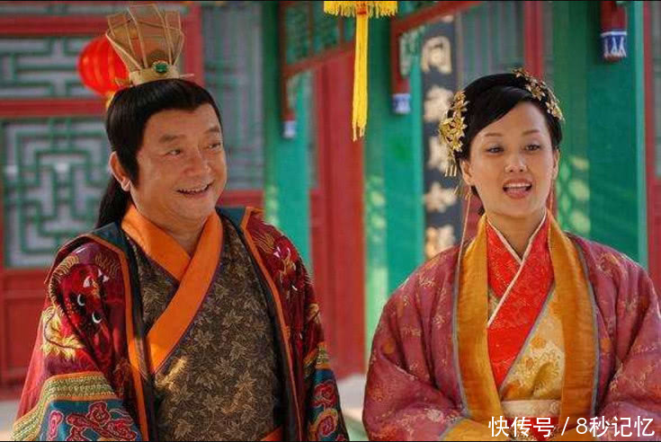 她是乳娘界的顶峰,天天喂皇帝吃马腰子,两人关