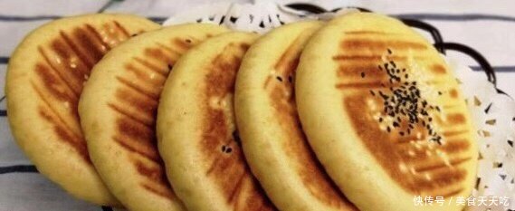 做红薯饼别只会放面粉,无油无水,软过馒头,香过
