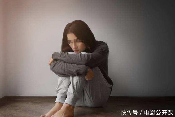 女子熟睡以为老公回来，早上看到上衣松了，女子打开监控顿时恶心