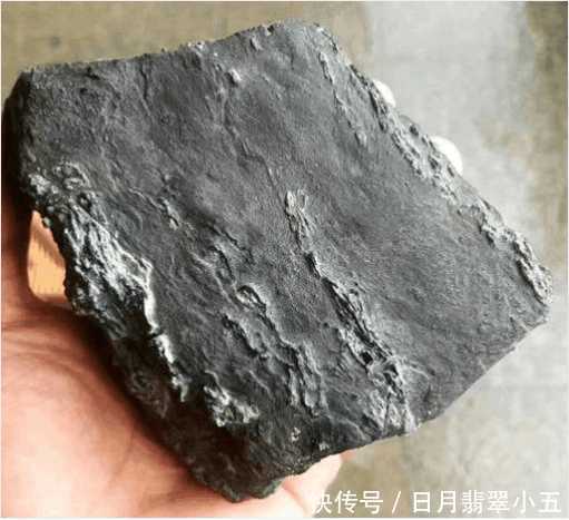 雪花黑是什么深灰色吗,雪花黑是什么颜色