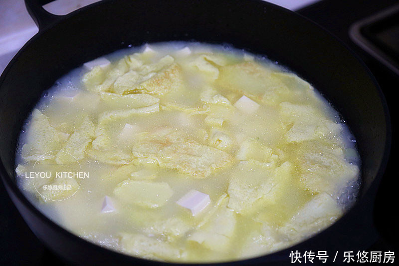 立秋后多喝汤,鸡蛋汤这样煮,汤色像牛奶一样白