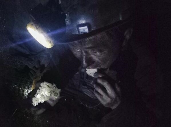 漂亮小女孩患癫痫看病往返北京100多次 父亲下