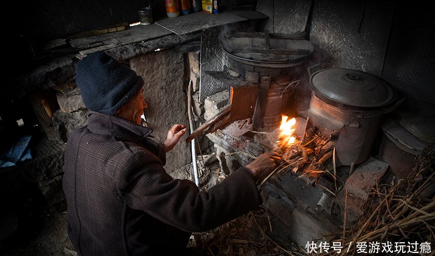 冬日走进太行山区一贫困户家庭,直播他的生活