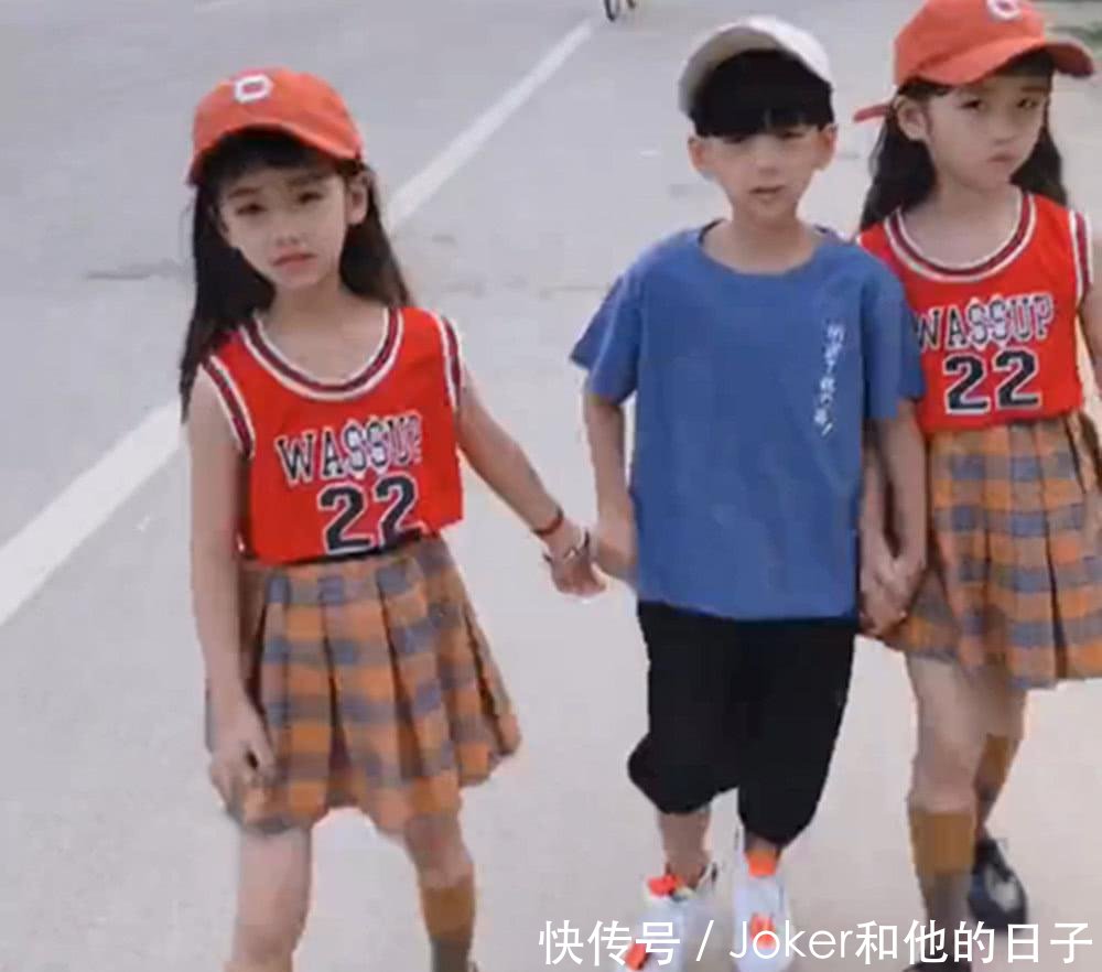异卵龙凤三胞胎手拉手逛街,五官模样各不相同