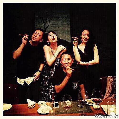 娱乐圈有多乱,王中磊和野模双胞胎玩寿桃play,