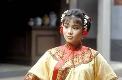 同年,翁美玲参演了《十三妹》,小试牛刀,便已光彩熠熠.