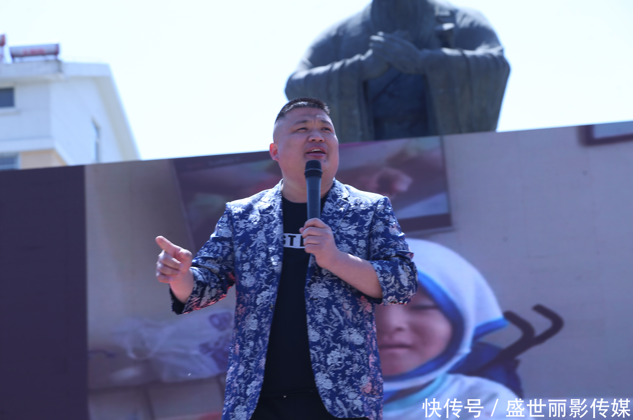 草帽姐徐桂花不忘初心搞义演拯救白血病儿童奉