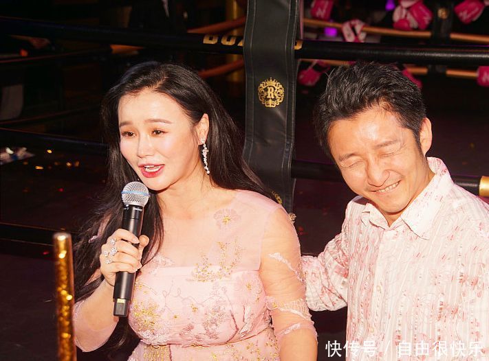 邹市明派对秀恩爱,却被网友质疑炒作,拳王终于