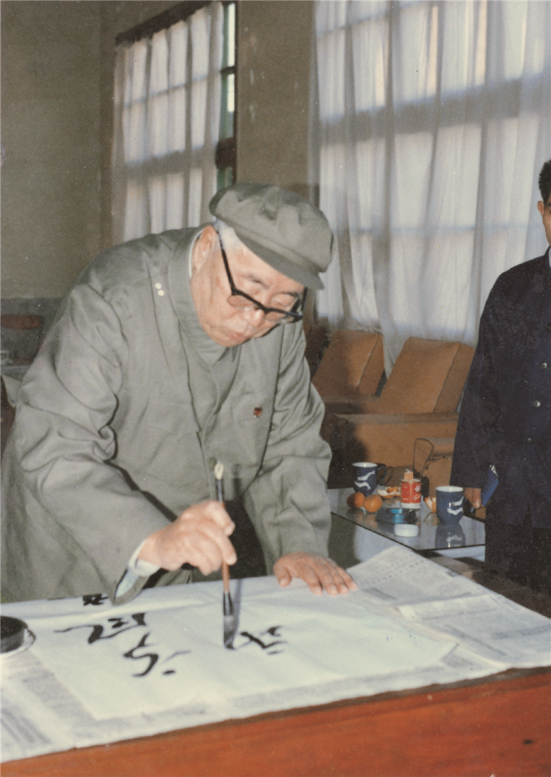 杨易辰1914年3月生于辽宁省法库县,1954年8月后历任中共黑龙江省委