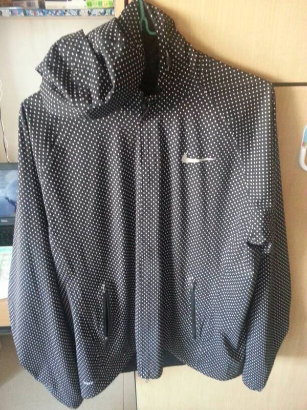 这件衣服,广州正佳广场nike专卖店所买,大家估