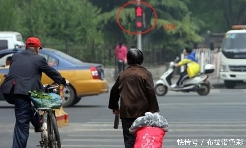 行人闯红灯