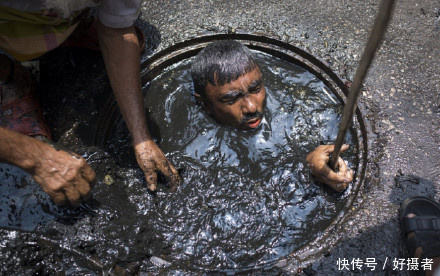 敬佩又心疼的镜头下:孟加拉国首都的下水道清