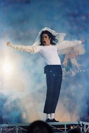 迈克尔杰克逊在超级碗上穿的裤子是什么?_36