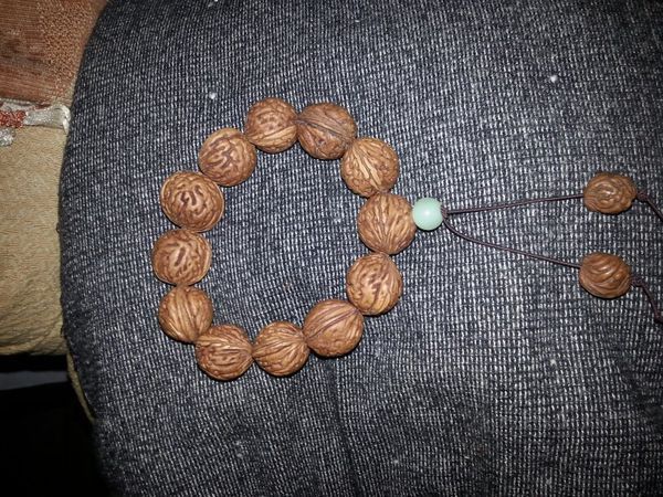 桃核手串12颗行吗?我自己做的有缺点吗?有价