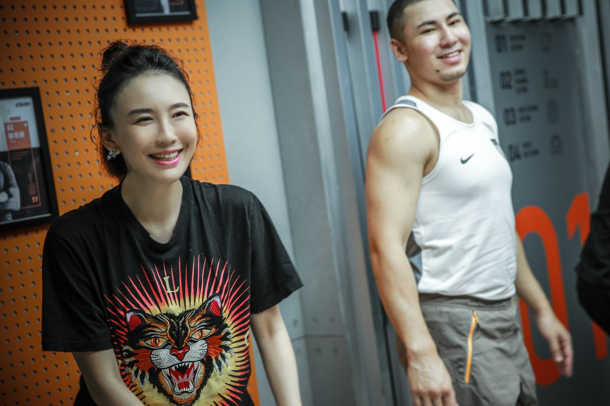 吕佳容出席活动变健身达人 言传身教运动新能量