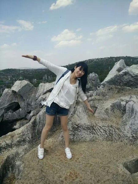 请问女孩里图片是否穿了肉丝?_360问答报考理科女生专业高考图片