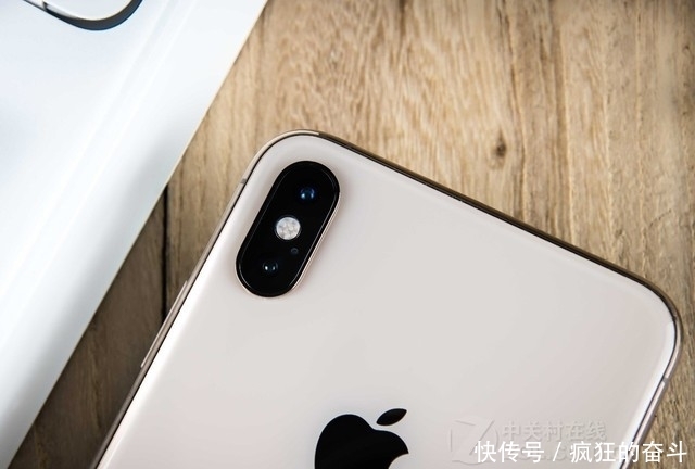 华为P30 Pro\/苹果XS隔空斗法 都卖8000你选谁