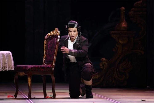 《著名男高音歌唱家杨阳，从26楼一跃而下，留下2个可怜孩子７