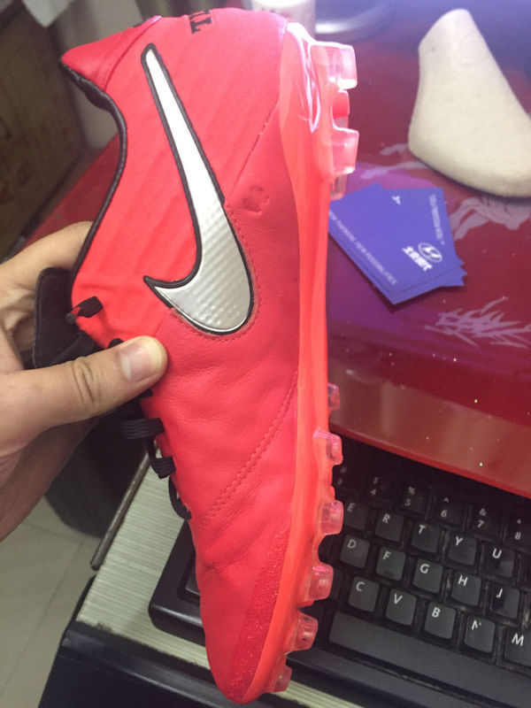 求鉴定耐克传奇球鞋,会看的来。要看两双_360