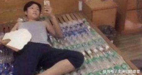 男子每天捡空瓶,被人说不务正业,看到男子的家,众人纷纷点赞 mg电子游戏娱乐官网