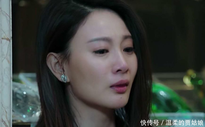 她演技精湛,虽是《猎毒人》中女配角,却抢尽女