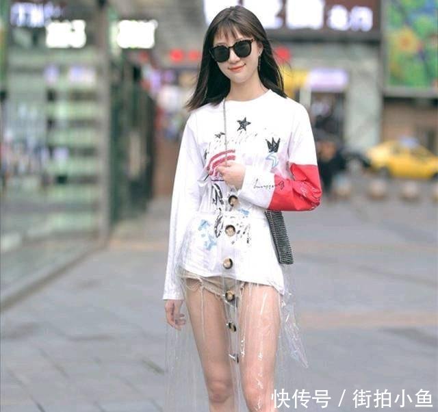 街拍个性穿腹部T恤皮带系三条美女,露出大面积什么v个性感觉尾巴情趣图片