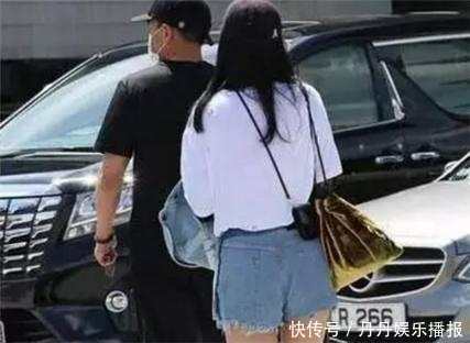 刘恺威杨幂现身机场, 网友的注意力全在杨幂腿