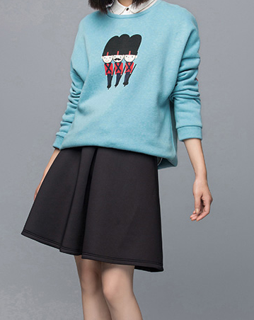 蓝色卫衣里面穿什么