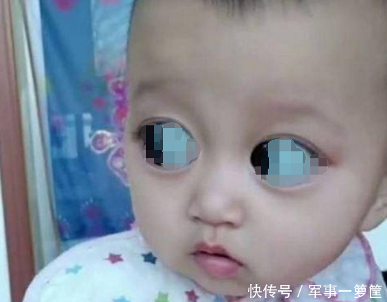 女孩有一双迷人的大眼睛,很多人都表示怀疑,妈妈的解释让人乐了