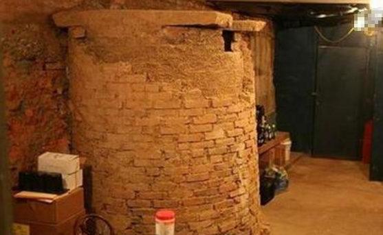 父亲去世后,家狗突然咬住我鞋子就跑,我跟上去后,我顿时傻眼了