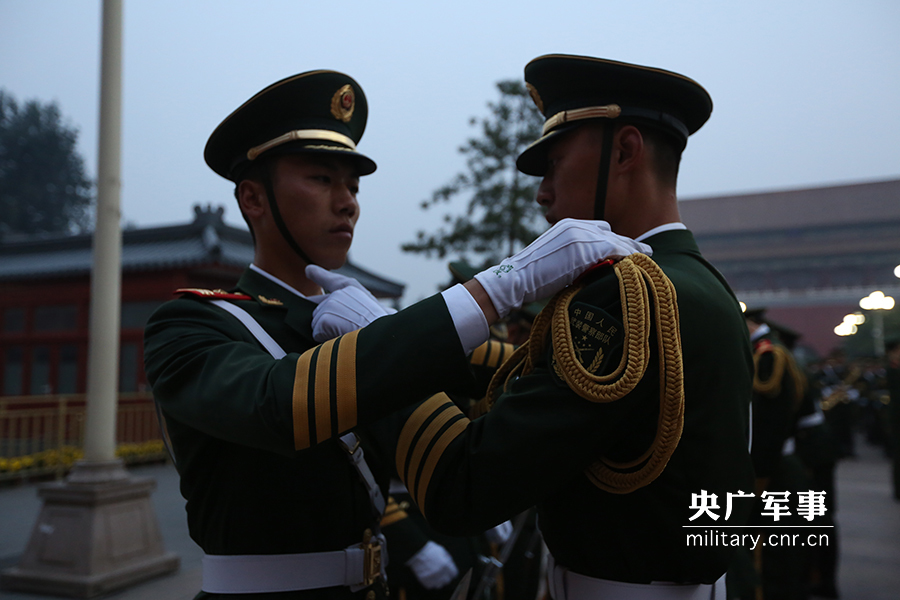 走进天安门国旗护卫队 探访升旗降旗的那些事儿 - 春夏秋冬 - 春夏秋冬 的博客 走进天安门国旗护卫队 探访升旗降旗的那些事儿 - 春夏秋冬 - 春夏秋冬 的博客