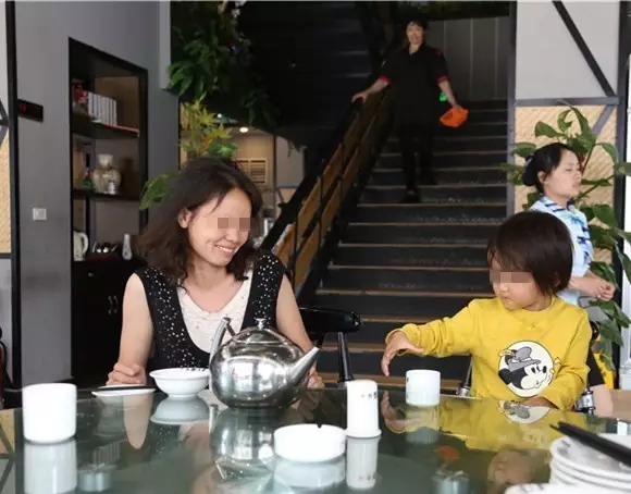 【转】北京时间 杭州街头母亲脚踩女儿的原因查明 真相让人落泪 - 妙康居士 - 妙康居士~晴樵雪读的博客 【转】北京时间 杭州街头母亲脚踩女儿的原因查明 真相让人落泪 - 妙康居士 - 妙康居士~晴樵雪读的博客