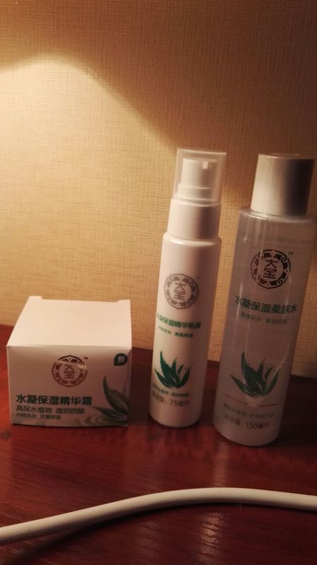 买了一套大宝的护肤品,请问使用的先后顺序!谢