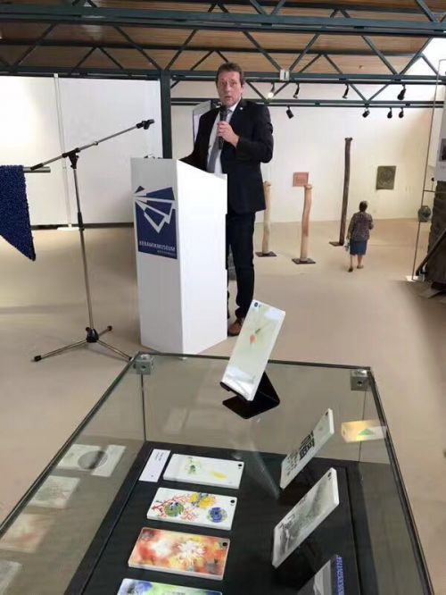 陶瓷艺术手机应邀参加德国法兰克福陶瓷展(图1) 陶瓷艺术手机应邀参加德国法兰克福陶瓷展(图1)