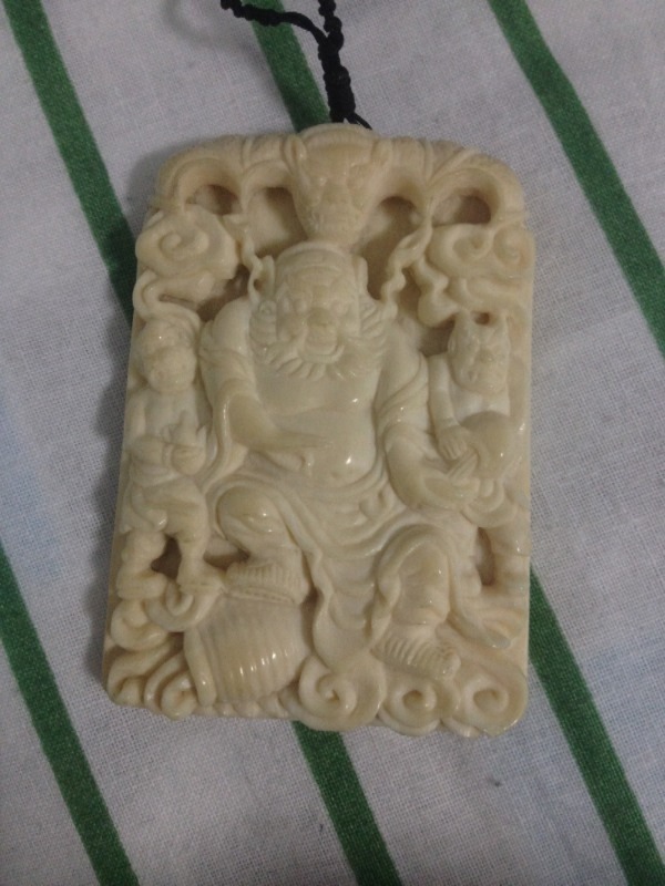 这是真的猛犸象牙吗?值多少钱,带了几个月有点