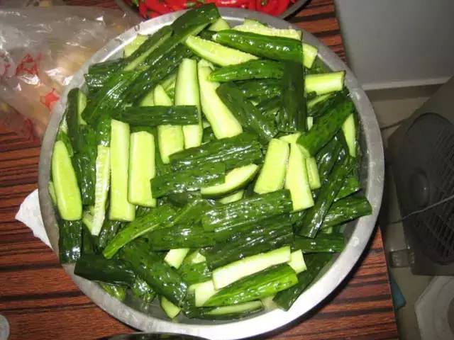 炎炎夏日,这样腌黄瓜,给肉都不换!!!