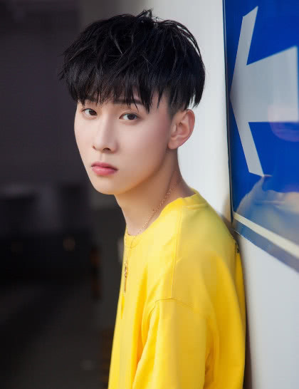 王乐乐快手复出,露脸直播45分钟引万人围观,官