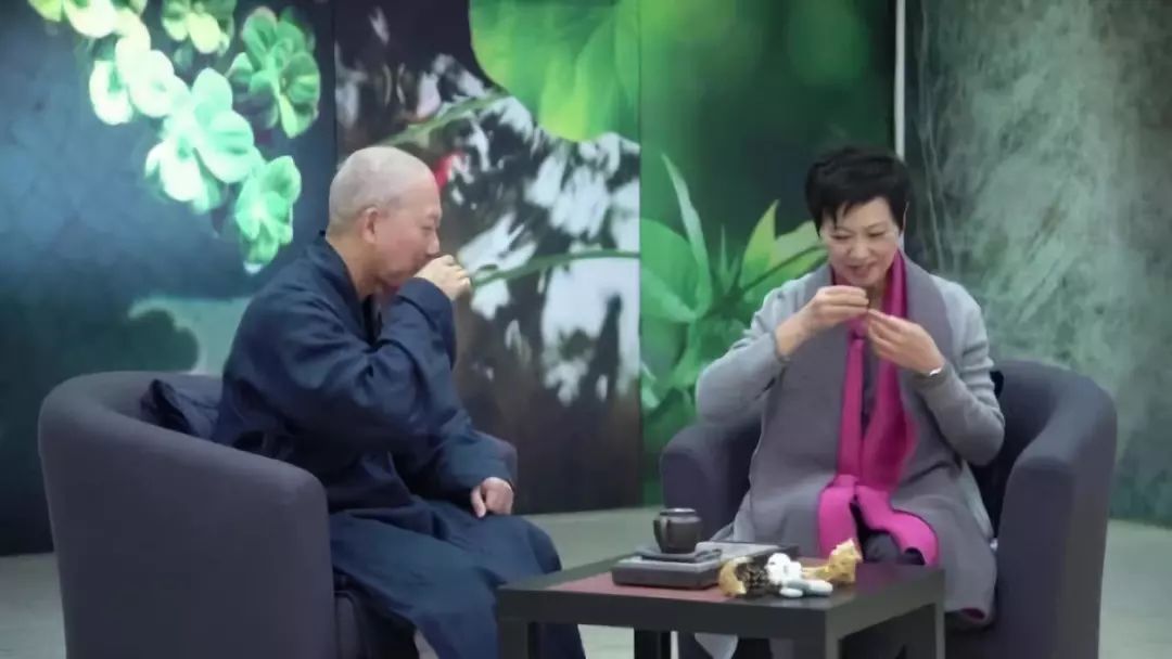 TVB老戏骨50岁时老公突然剃度出家 今61岁又